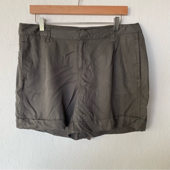 LOFT shorts - Picture 2 of 9